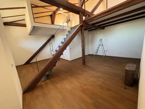 Stan Bistrik Renoviran 72m2 2