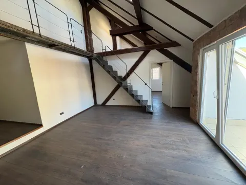 Stan Bistrik Renoviran 103m2 2