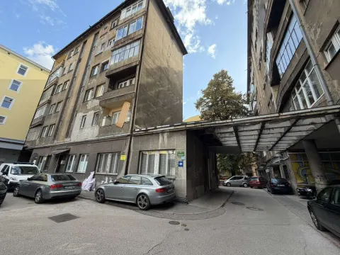 Stan u STROGOM centru Sarajeva 67m2 8