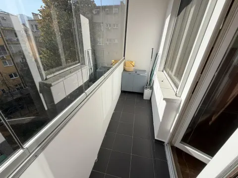 Stan u STROGOM centru Sarajeva 67m2 6
