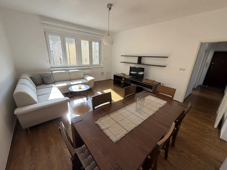 Stan u STROGOM centru Sarajeva 67m2